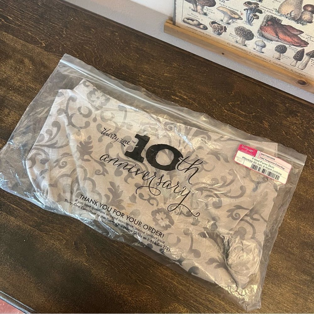 Thirty-One Gray Patterned Purse Skirt